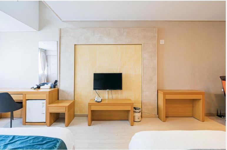 R&T Hotel Чеджу Екстериор снимка