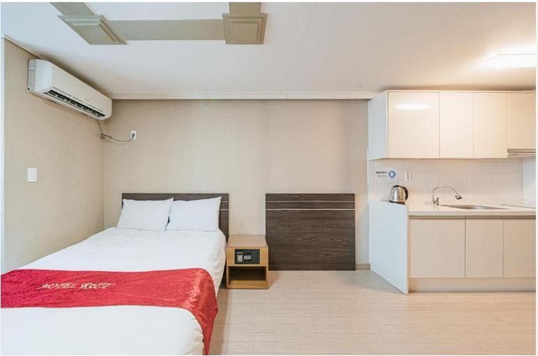 R&T Hotel Чеджу Екстериор снимка