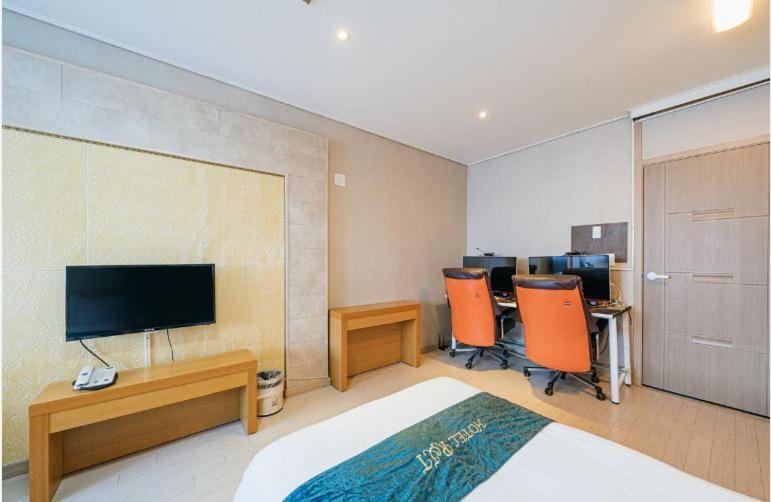 R&T Hotel Чеджу Екстериор снимка
