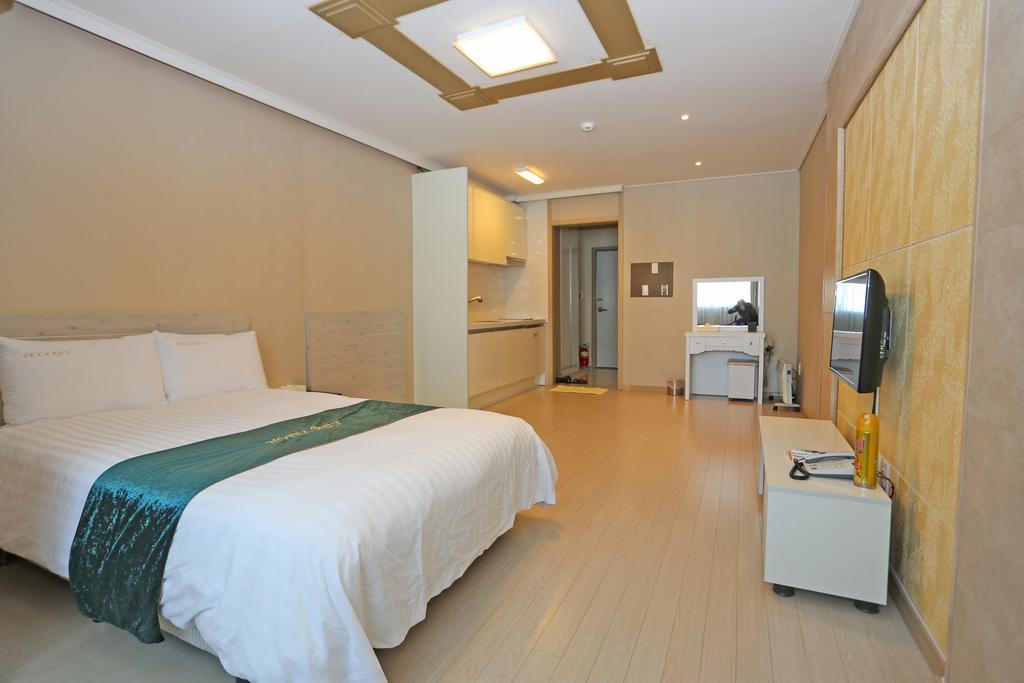 R&T Hotel Чеджу Екстериор снимка